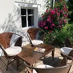 Joussaume Latour Bed and breakfast