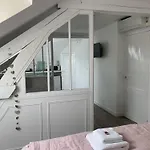 Joussaume Latour Bed & Breakfast 3*