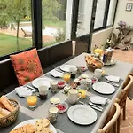 Joussaume Latour Bed and breakfast