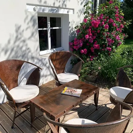 Joussaume Latour Bed & Breakfast
