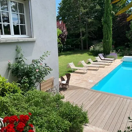 فندق مبيت وإفطار Joussaume Latour 3*