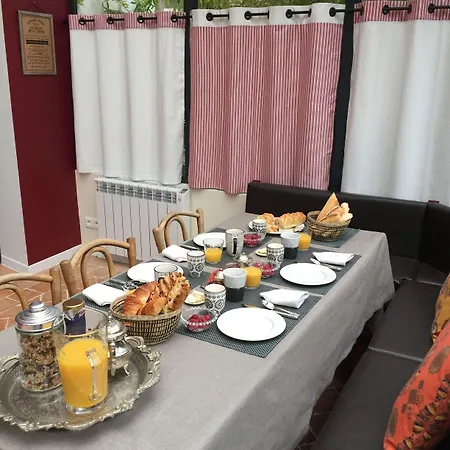 Joussaume Latour Couette-café 3*