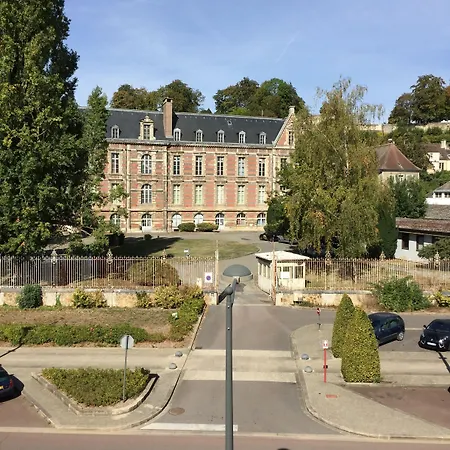 Joussaume Latour Bed & Breakfast 3*