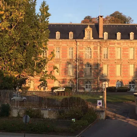 Joussaume Latour 3* Chateau-Thierry