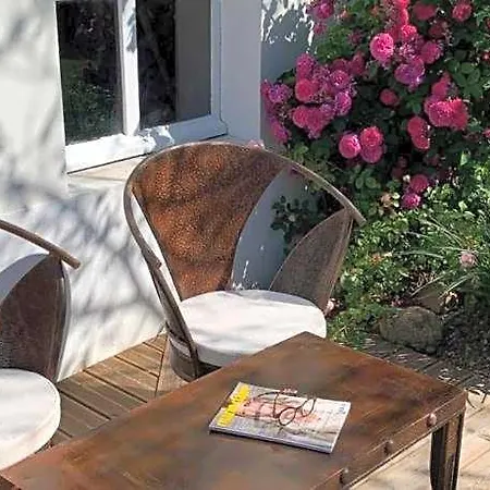 Joussaume Latour Bed & Breakfast 3*