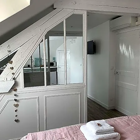 فندق مبيت وإفطار Joussaume Latour 3*