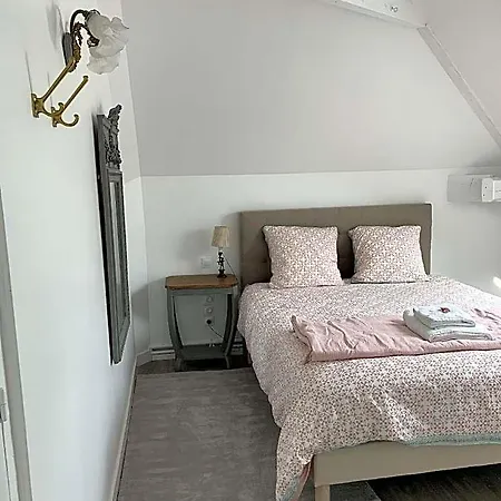 Joussaume Latour فندق مبيت وإفطار 3*